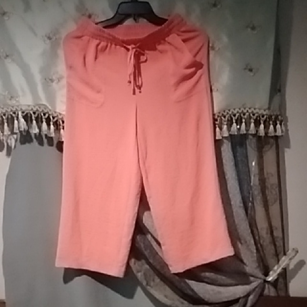 Pink Elastic Waist Capris with Relaxed Fit